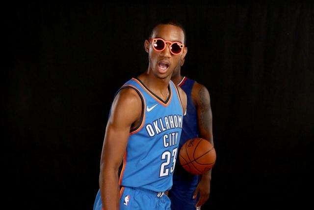 NBA新赛季大势：西部竞争"地狱模式" 东部混战